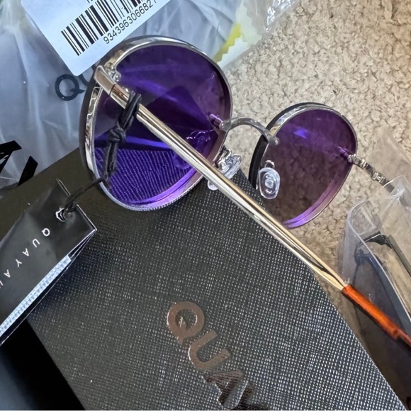 BNWT Quay “FARRAH” slv/purpnkyel Sunglasses - Picture 5 of 8